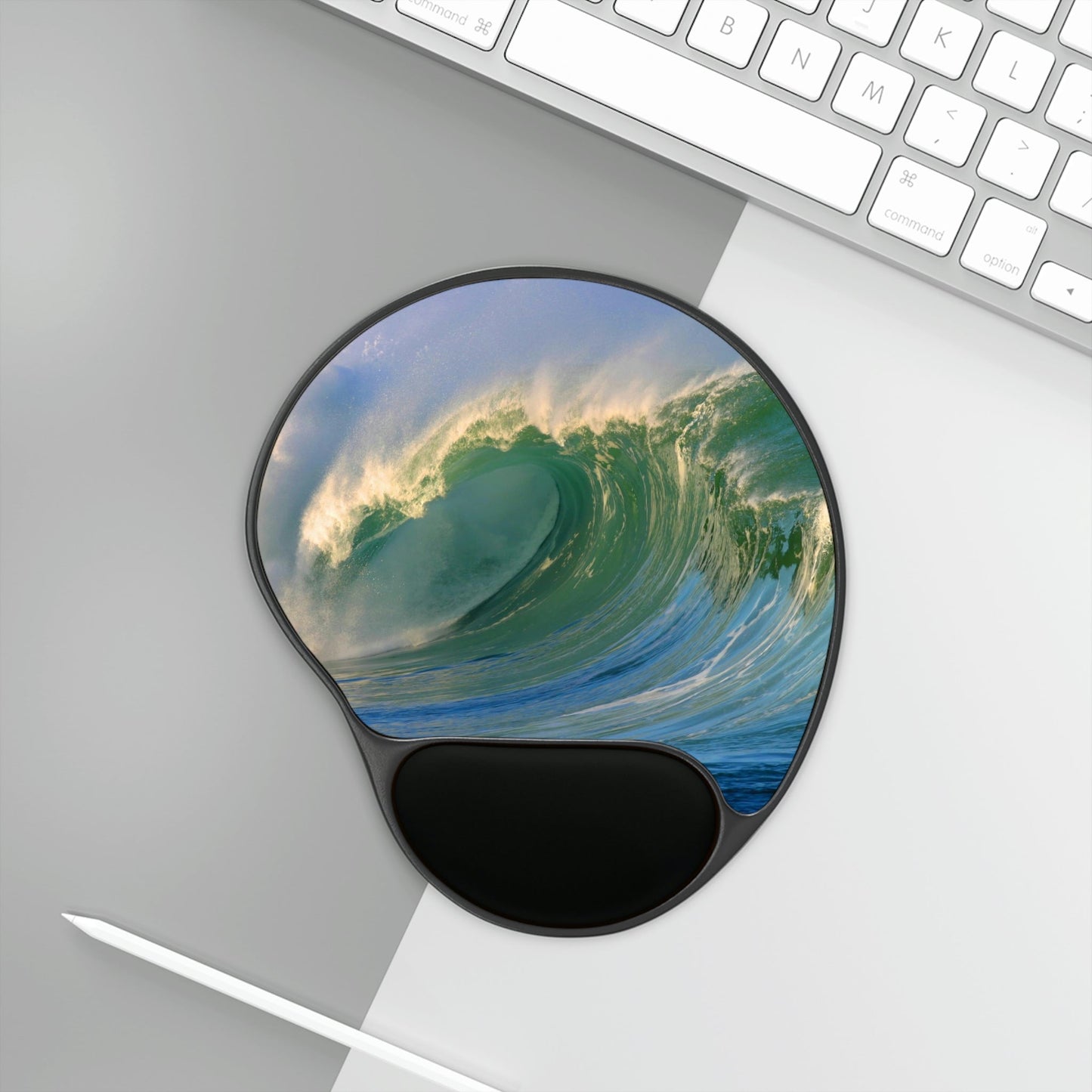 Ergonomic Mouse Pad With Wrist Rest - US PRINT - A big wave breaking at Waimea Bay on Oahu in Hawaii - USA NATURE - Green Forest Home