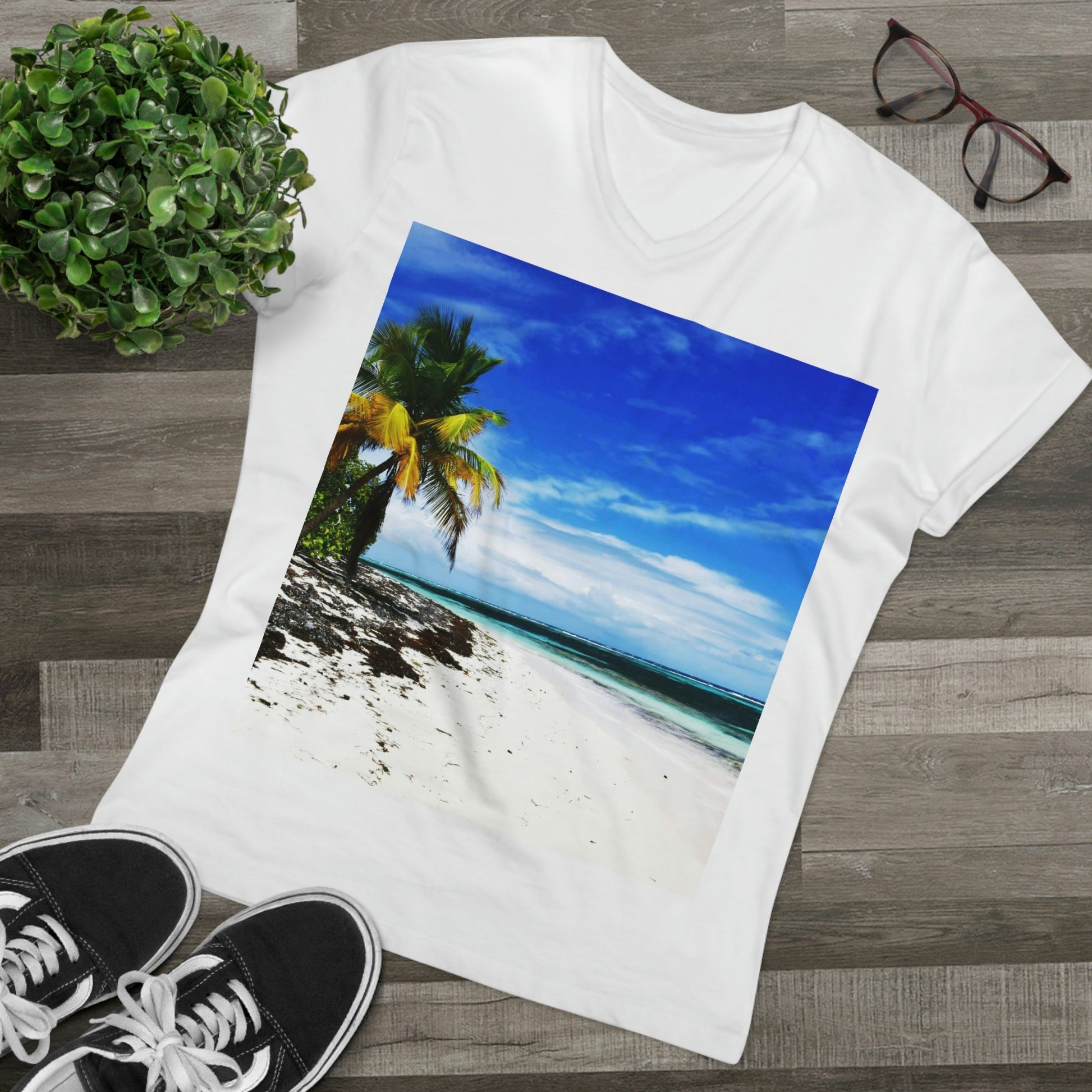 PRINTED in GERMANY for EU - Men’s Presenter V-neck - The remote ISOLATED paradise of Mona Island near Puerto Rico - Green Forest Home