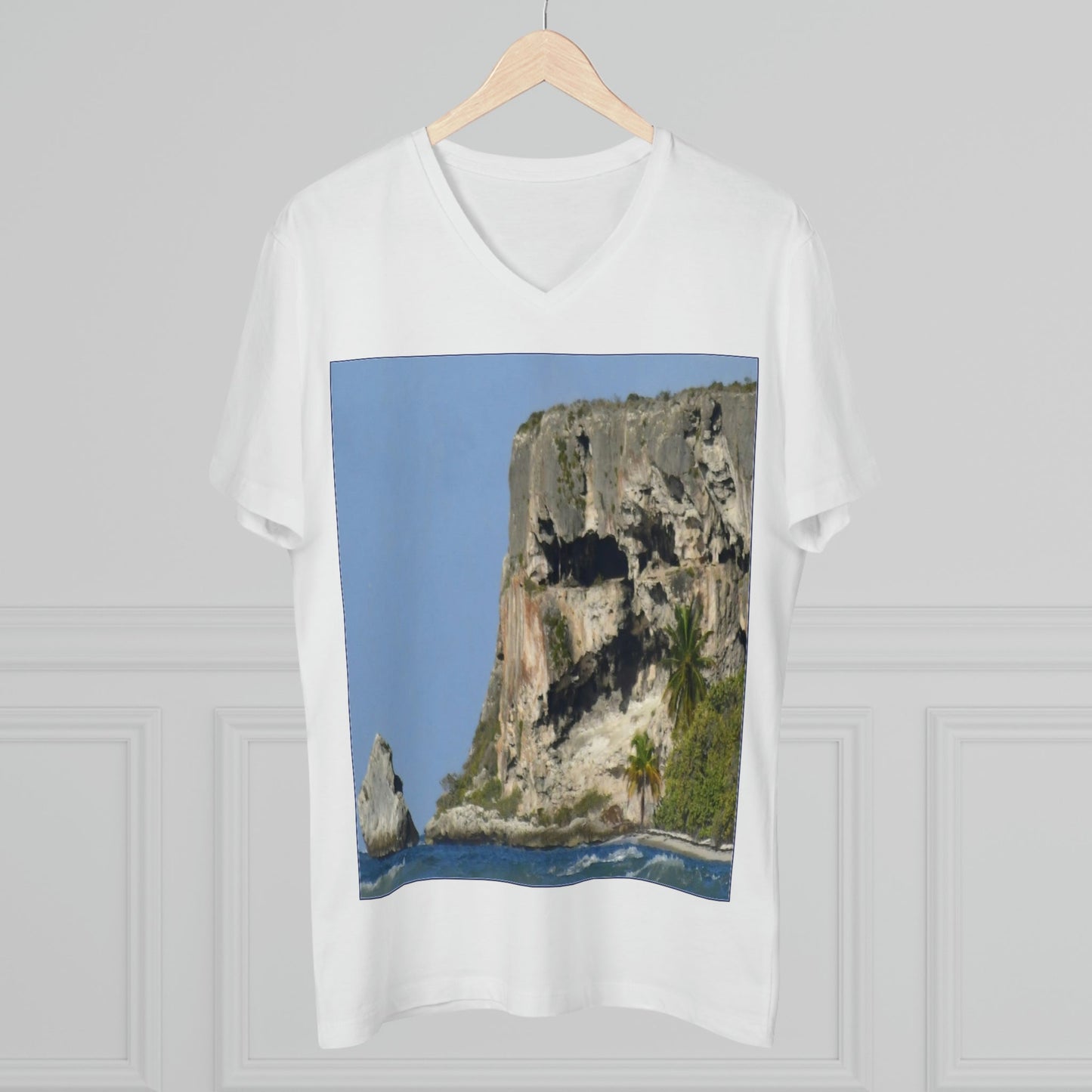 PRINTED in GERMANY for EU - Men’s Presenter V-neck - The remote ISOLATED paradise of Mona Island near Puerto Rico - edge of pajaros beach and caves - Green Forest Home