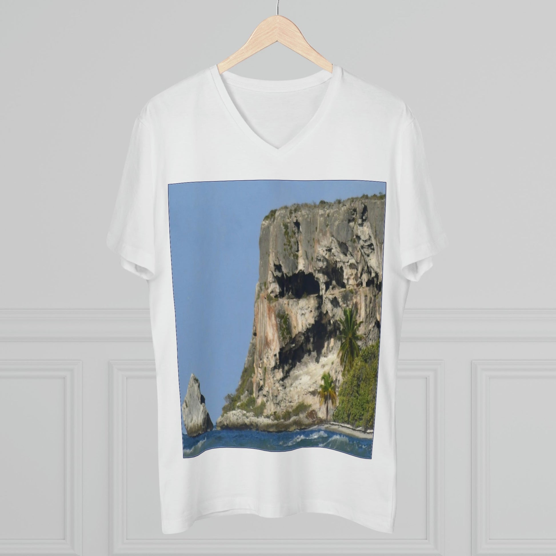 PRINTED in GERMANY for EU - Men’s Presenter V-neck - The remote ISOLATED paradise of Mona Island near Puerto Rico - edge of pajaros beach and caves - Green Forest Home