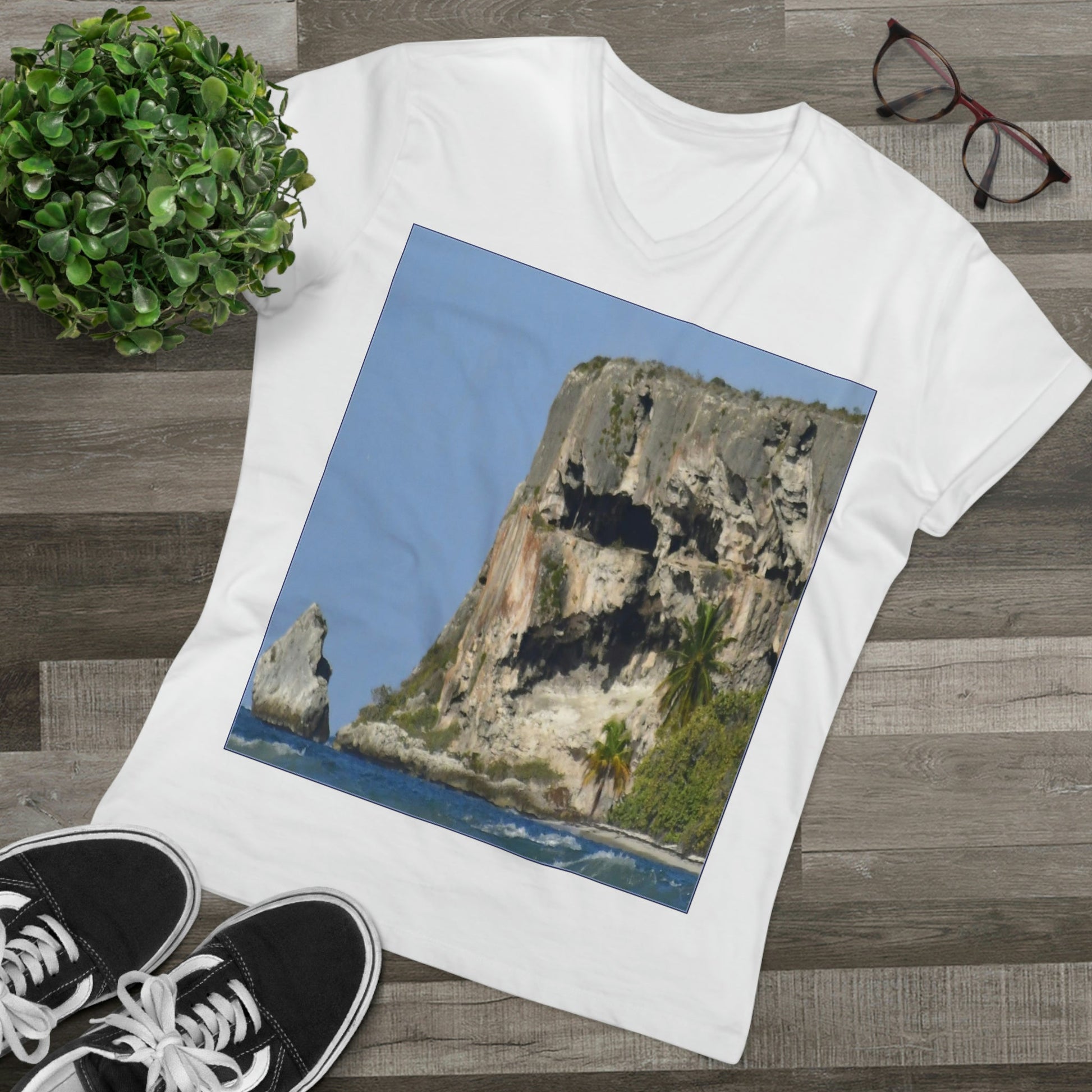 PRINTED in GERMANY for EU - Men’s Presenter V-neck - The remote ISOLATED paradise of Mona Island near Puerto Rico - edge of pajaros beach and caves - Green Forest Home