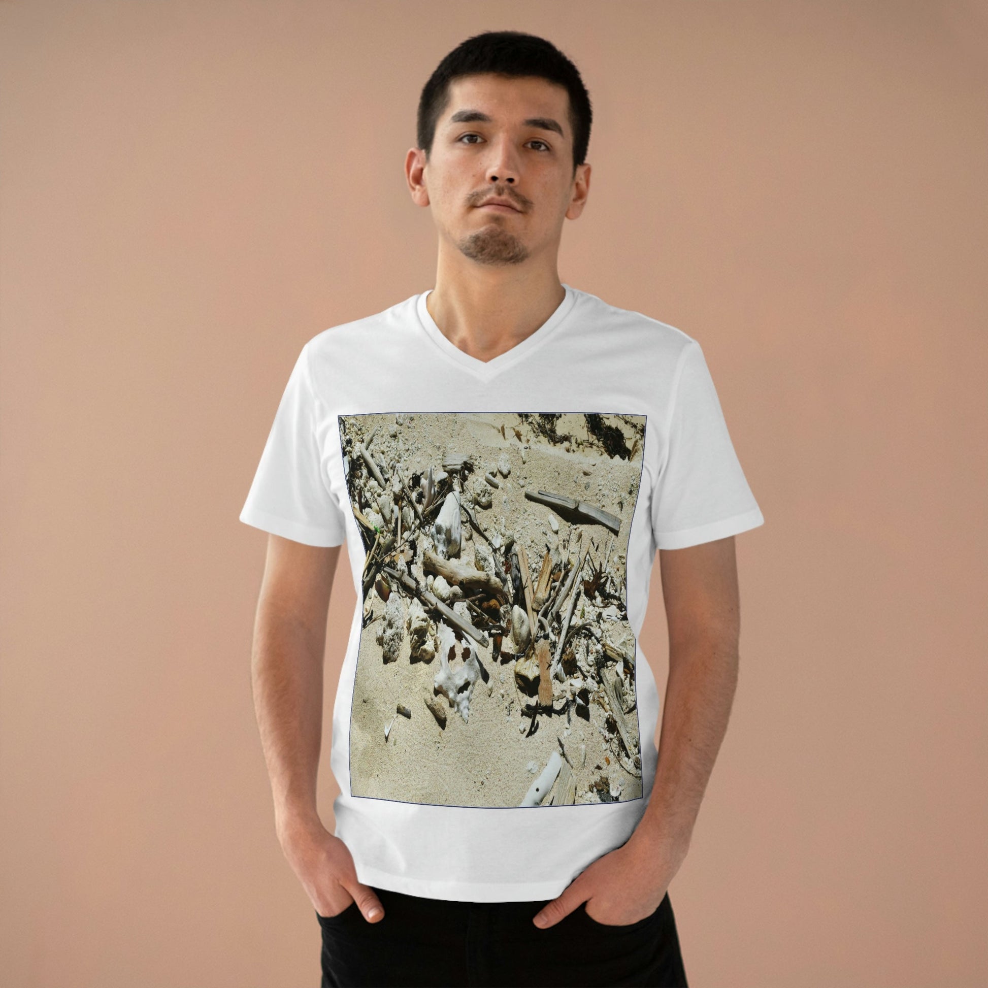 PRINTED in GERMANY for EU - Men’s Presenter V-neck - The remote ISOLATED paradise of Mona Island near Puerto Rico - TIDE seashell's eyc - Green Forest Home